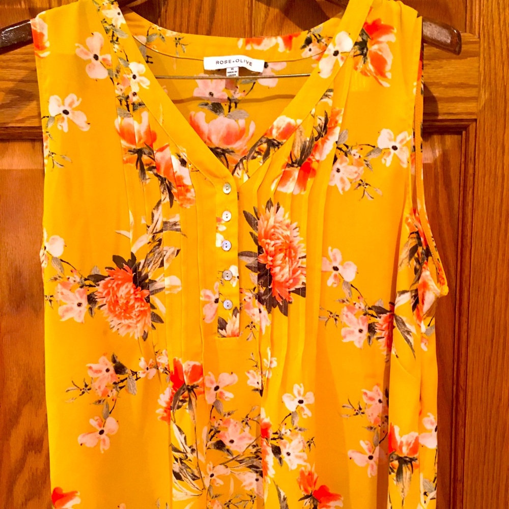 Rose & Olive women’s Sleeveless Floral Blouse